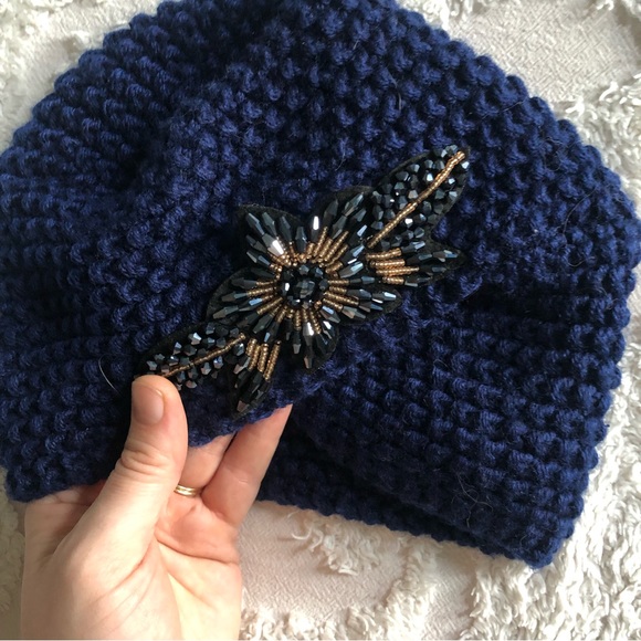 ❄️ turban style knit winter hat with beaded appliqué - Picture 4 of 7